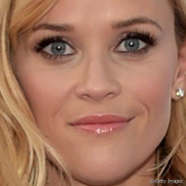 Reese Witherspoon real?ou os olhos com c?lios longos e volumosos para a premi?re do filme 